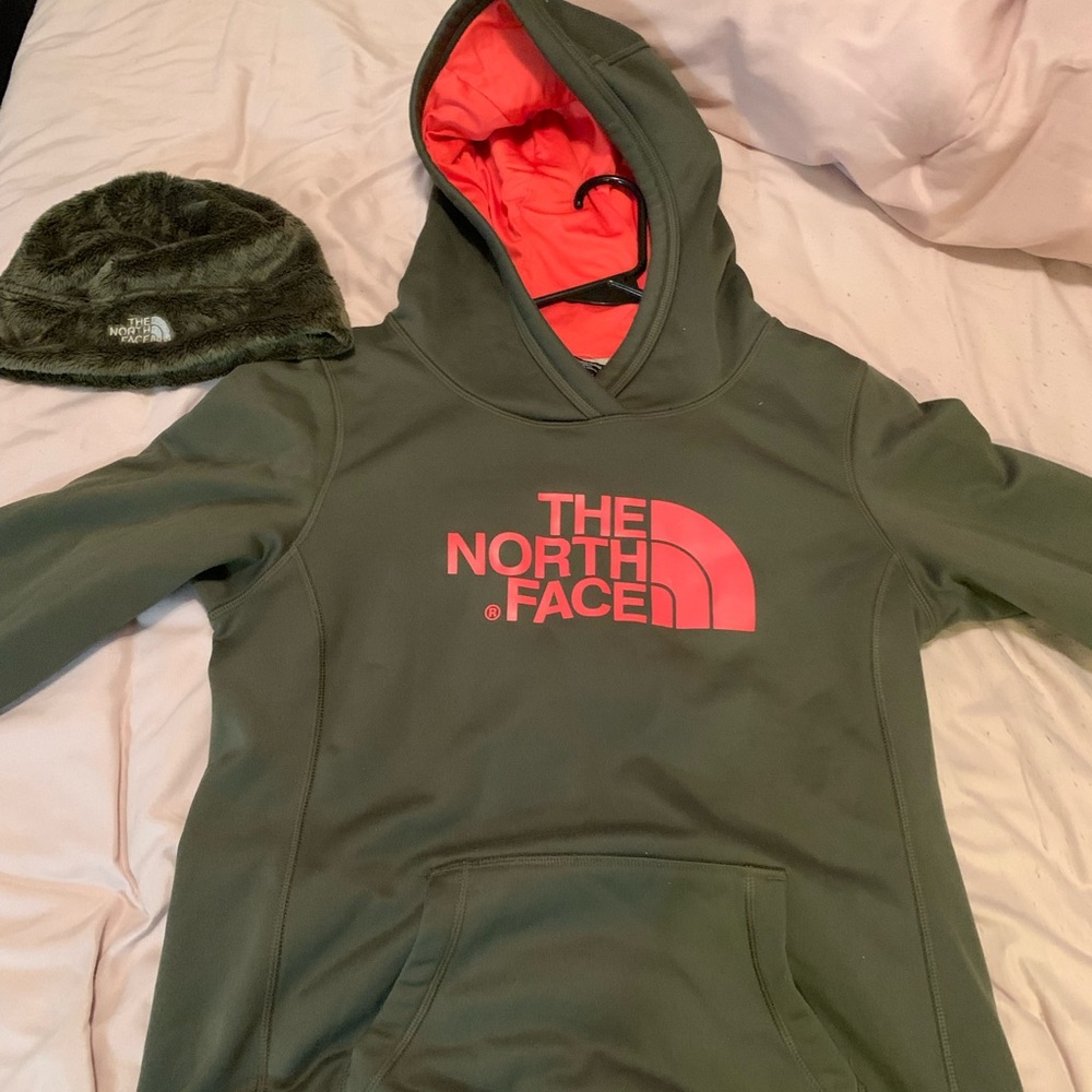 North face hoodie + matching beanie